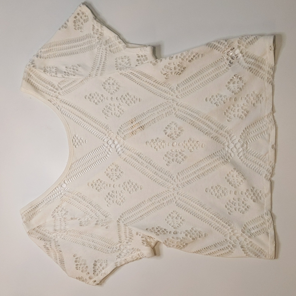 silence + noise cutout doily top